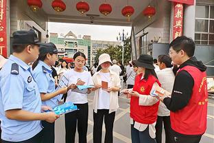 邮报：曼联因客场绿色球衣被投诉，所以在对阵利物浦时穿白色球衣